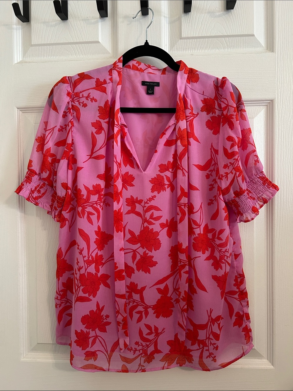 Ann Taylor Pink/Red Floral Top Sheer Puff Sleeves Sz Small